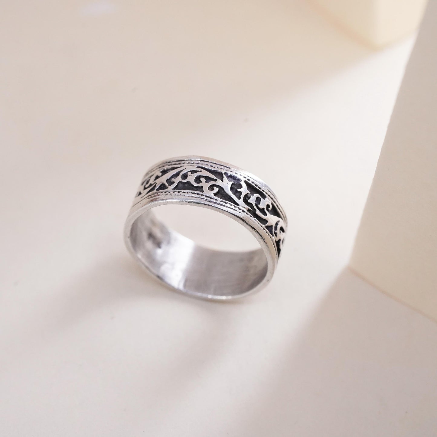 Size 5.5, vintage Mexican Sterling 925 silver handmade textured ring band