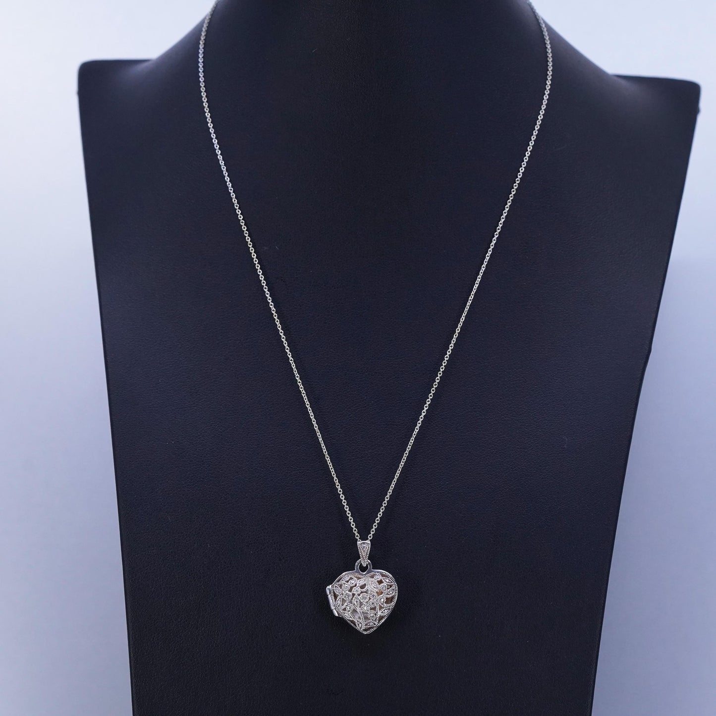 18”, Sterling 925 silver circle chain necklace with heart photo locket pendant