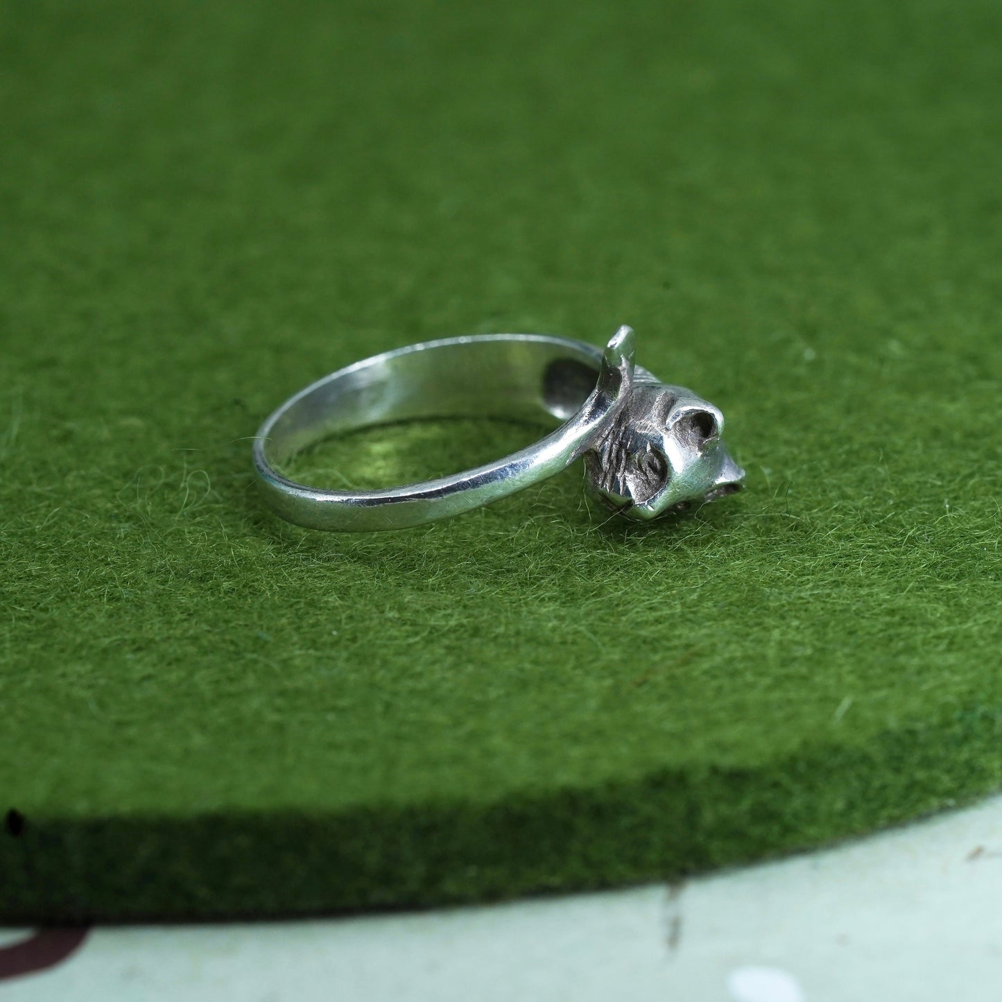 Size 6, vintage sterling silver handmade ring. 925 silver cat band