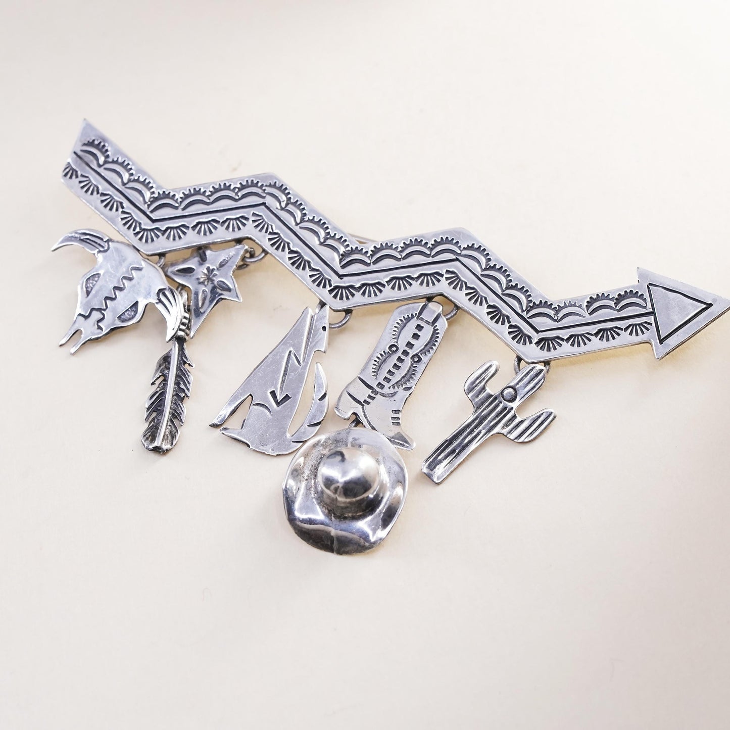 Native American Michael R. Rogers sterling silver brooch, 925 pin wolf cactus