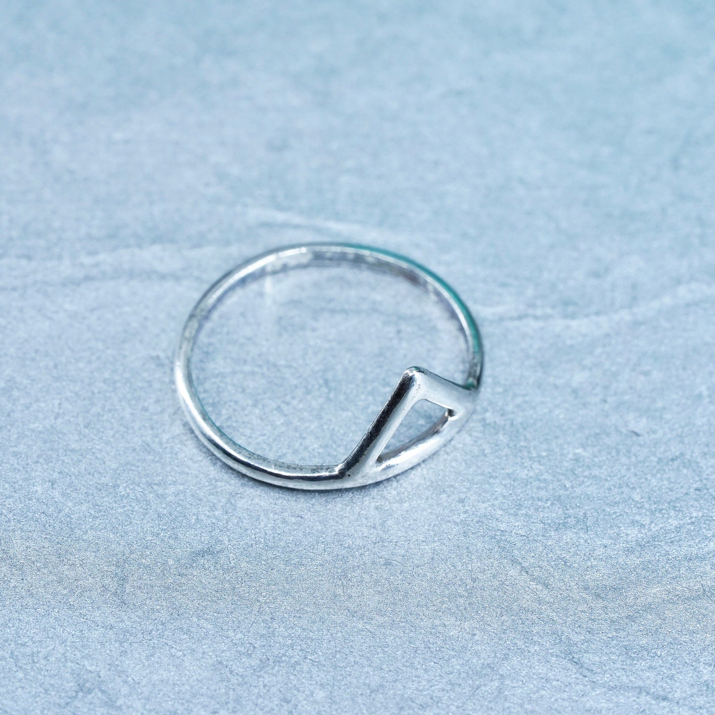 Size 9, vintage Sterling 925 silver handmade ring, modern triangular band