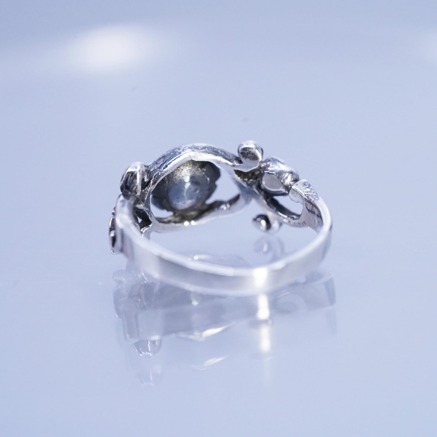 Size 3.5, vintage southwestern Sterling 925 silver ring, cluster flower band