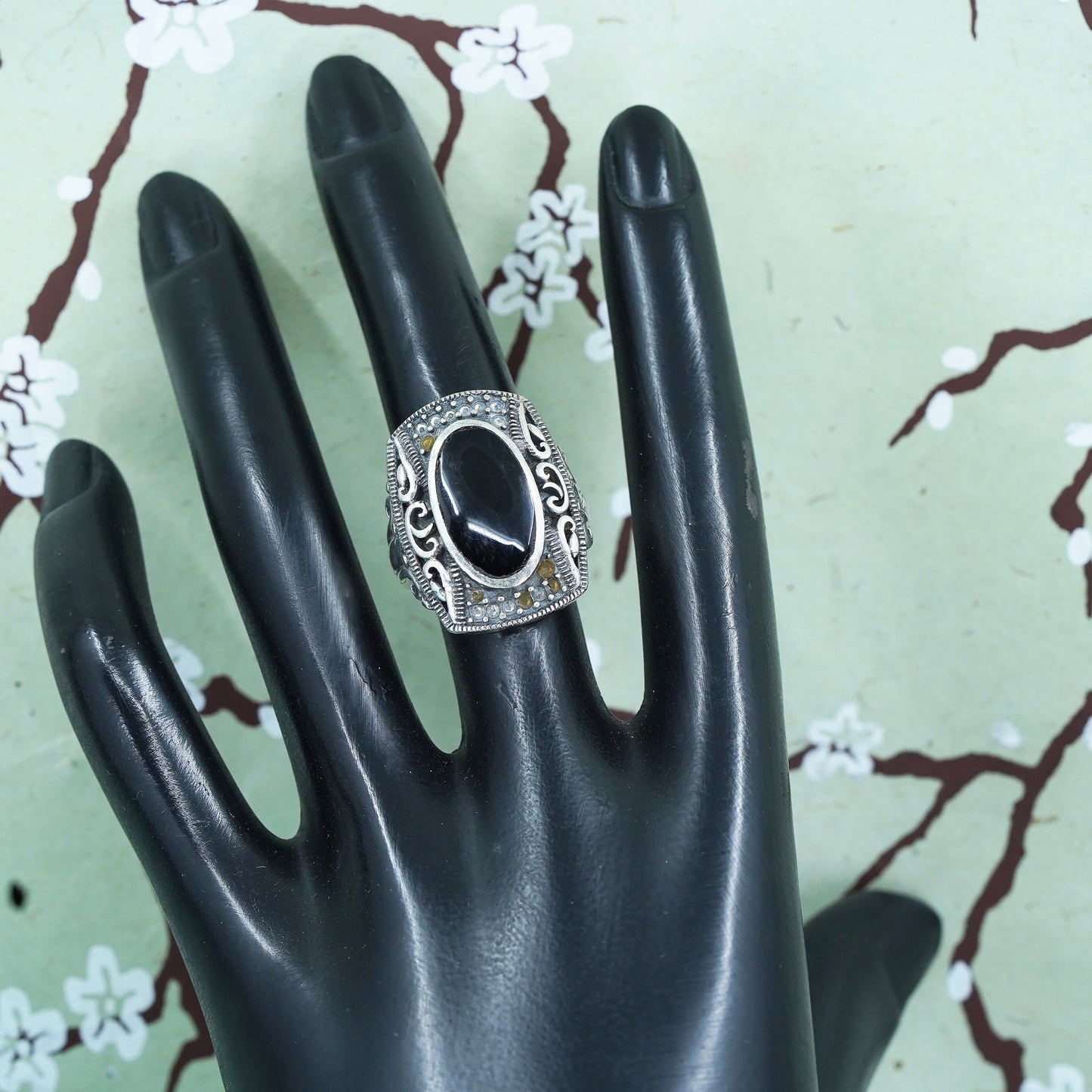 Size 5.5, vtg 925 sterling silver handmade ring, filigree band oval black onyx