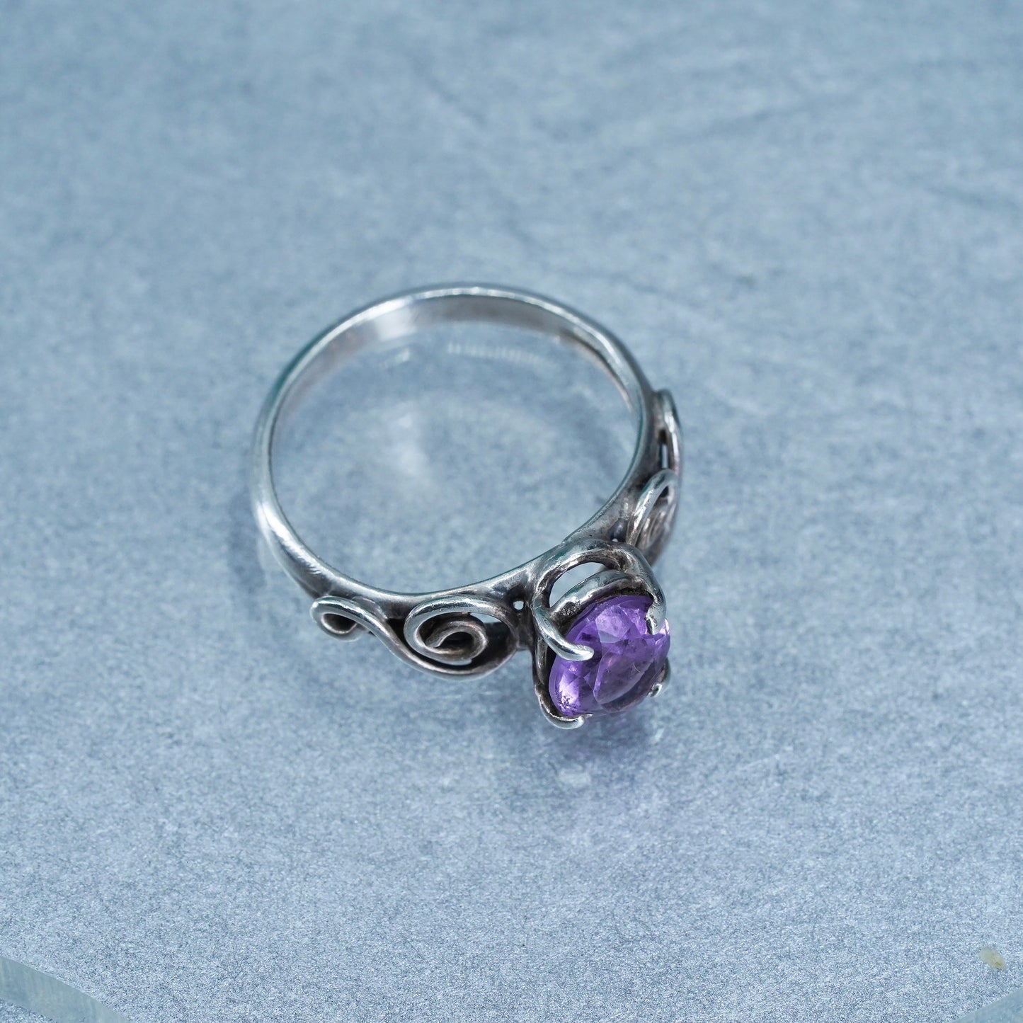 Size 6, vintage Sterling 925 silver handmade ring with amethyst sprial detail