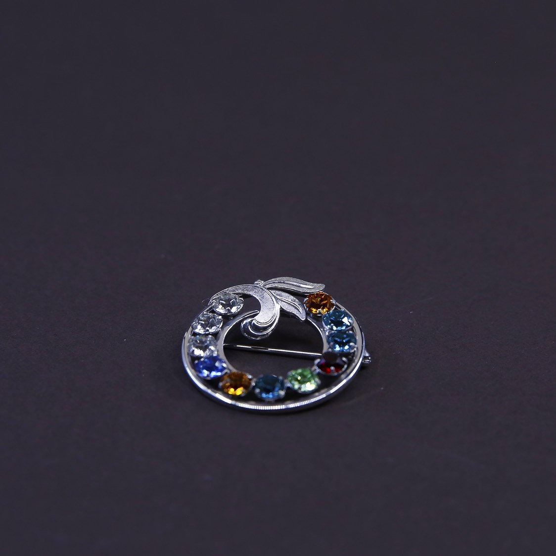 Vintage sterling 925 silver flower circle brooch with crystal and leaves