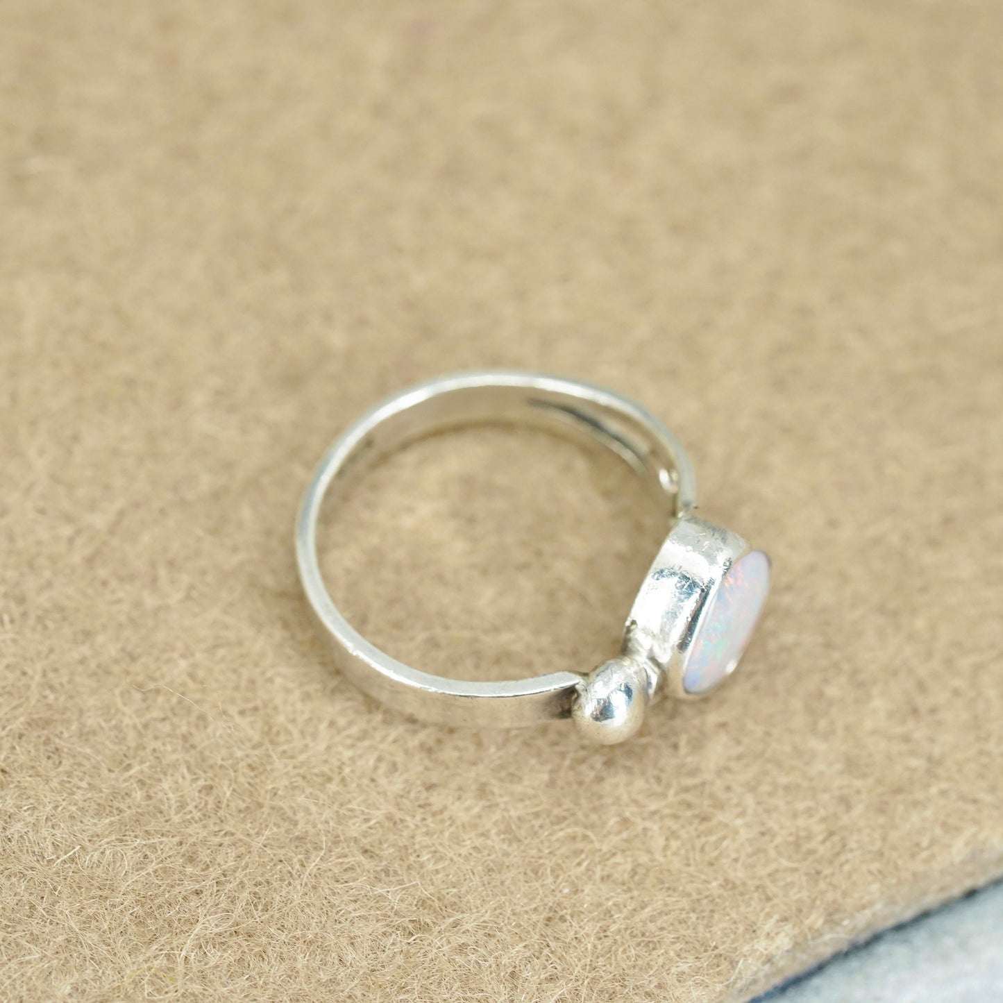 Size 6, vintage southwestern Sterling 925 silver handmade ring with opal