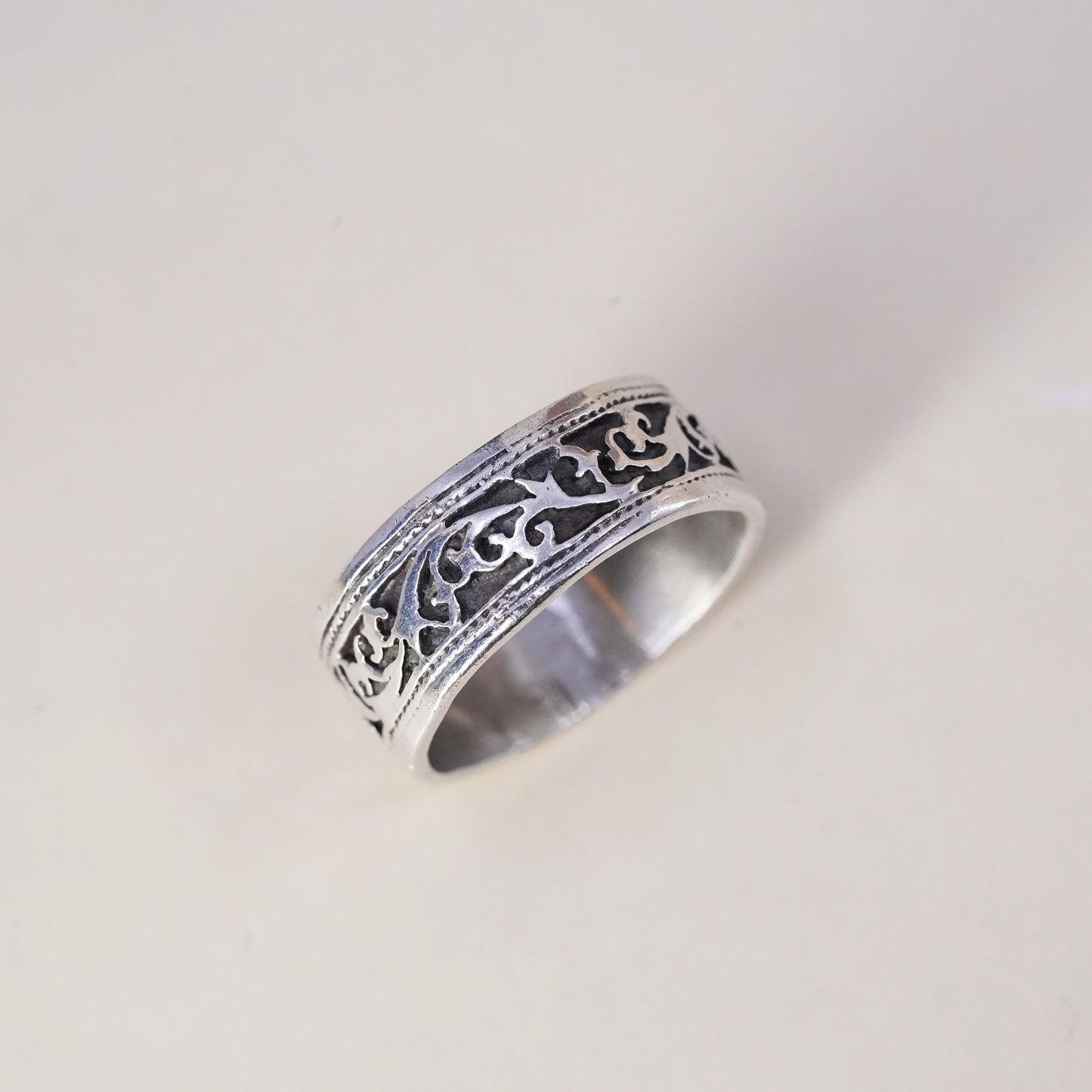 Size 5.5, vintage Mexican Sterling 925 silver handmade textured ring band