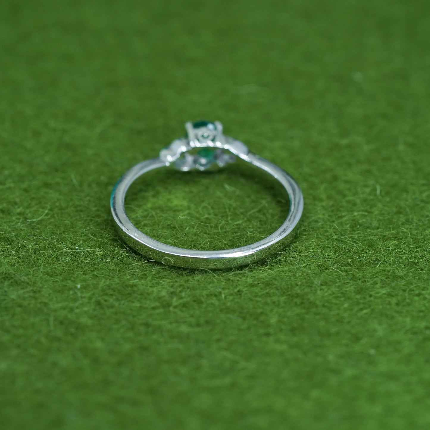 Size 8, vintage Sterling silver handmade ring, 925 stackable band with emerald