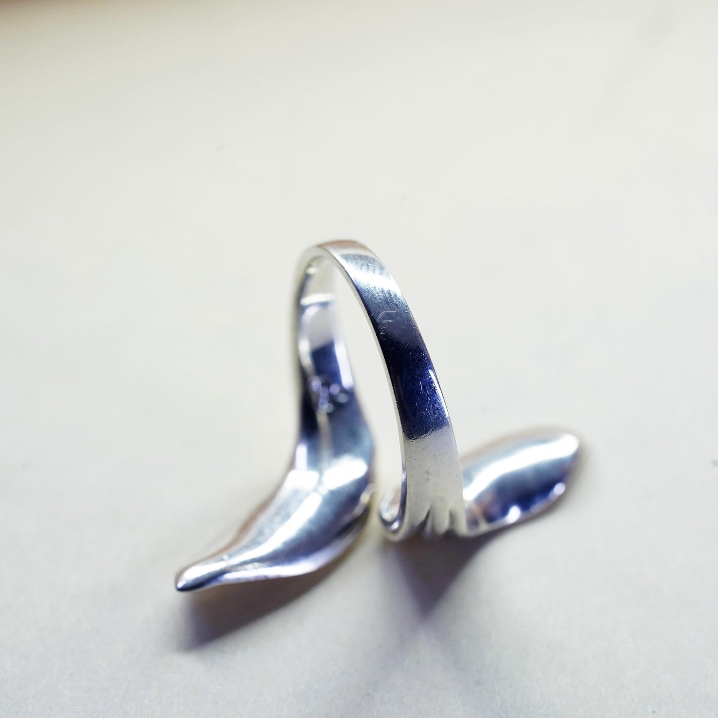 Size adjustable, vintage sterling silver statement ring, 925 leaf wrap band