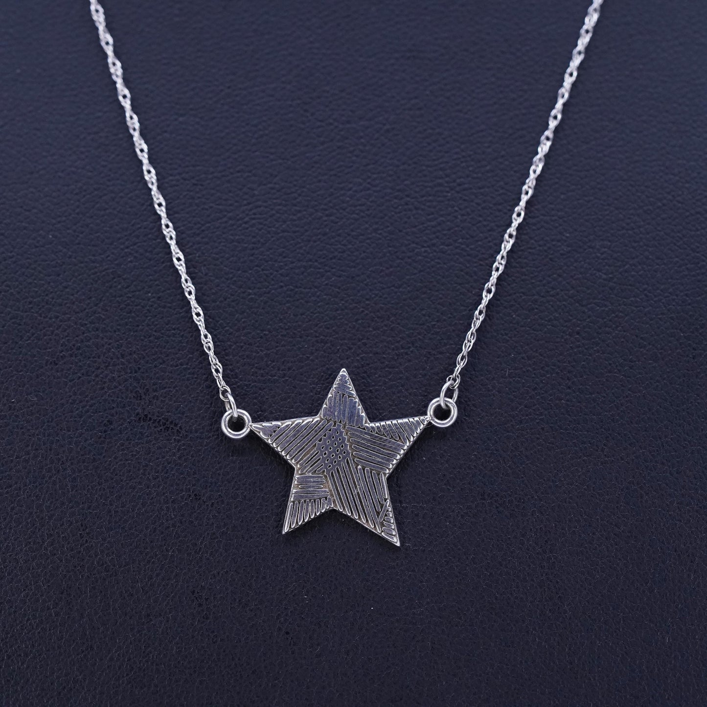 18+2” Borsheims Jewelry, Sterling 925 silver circle chain necklace star pendant