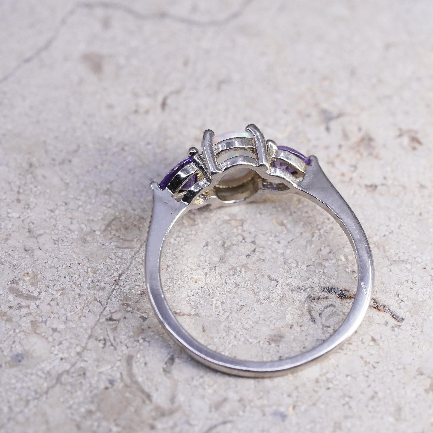 Size 7, vintage Sterling Silver 925 opal Ring with amethyst details