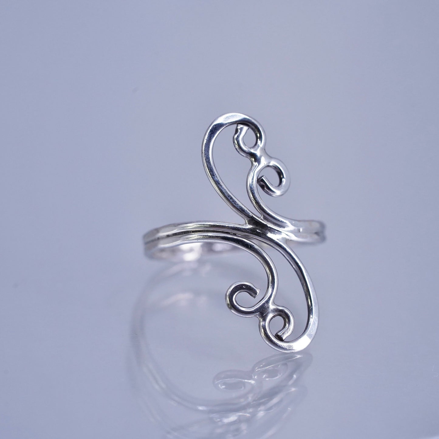 Size 4.5, vintage Sterling 925 silver handmade ring, swirly band