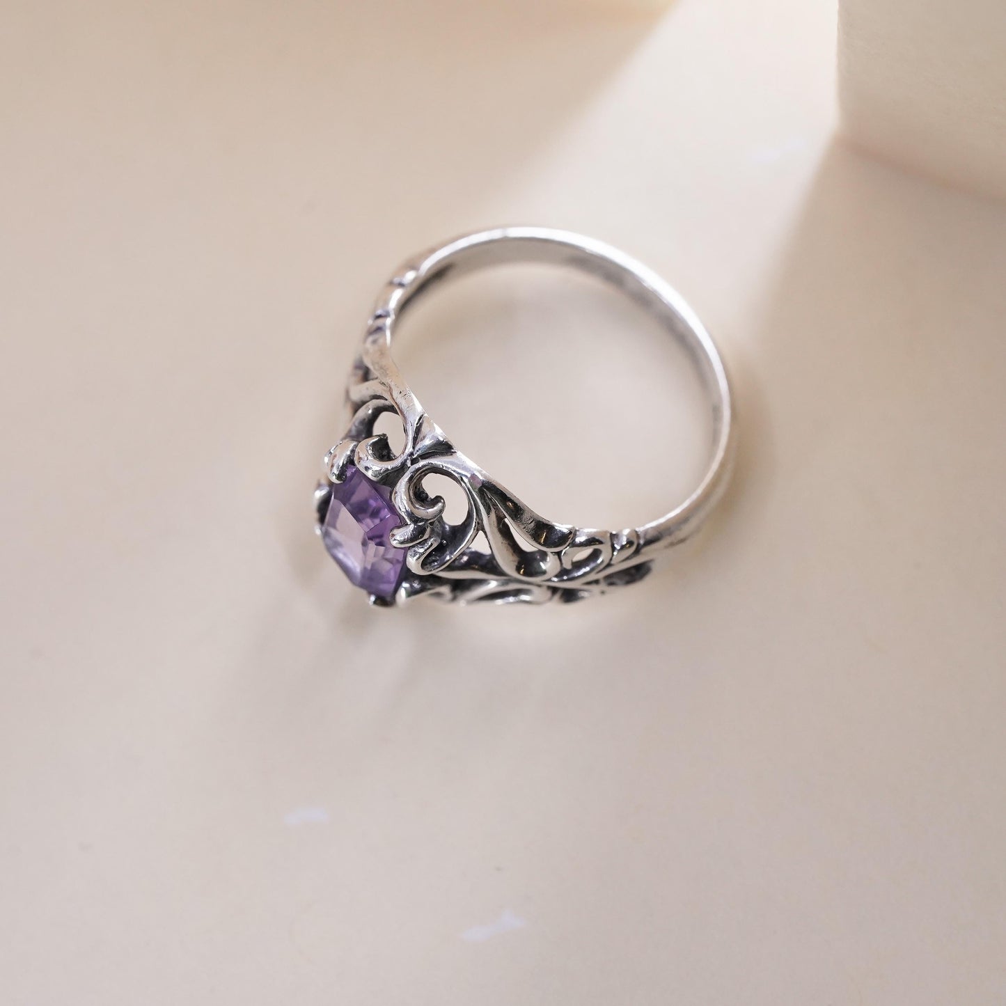 Size 8, Vintage sterling 925 silver handmade cocktail ring w/ amethyst filigree