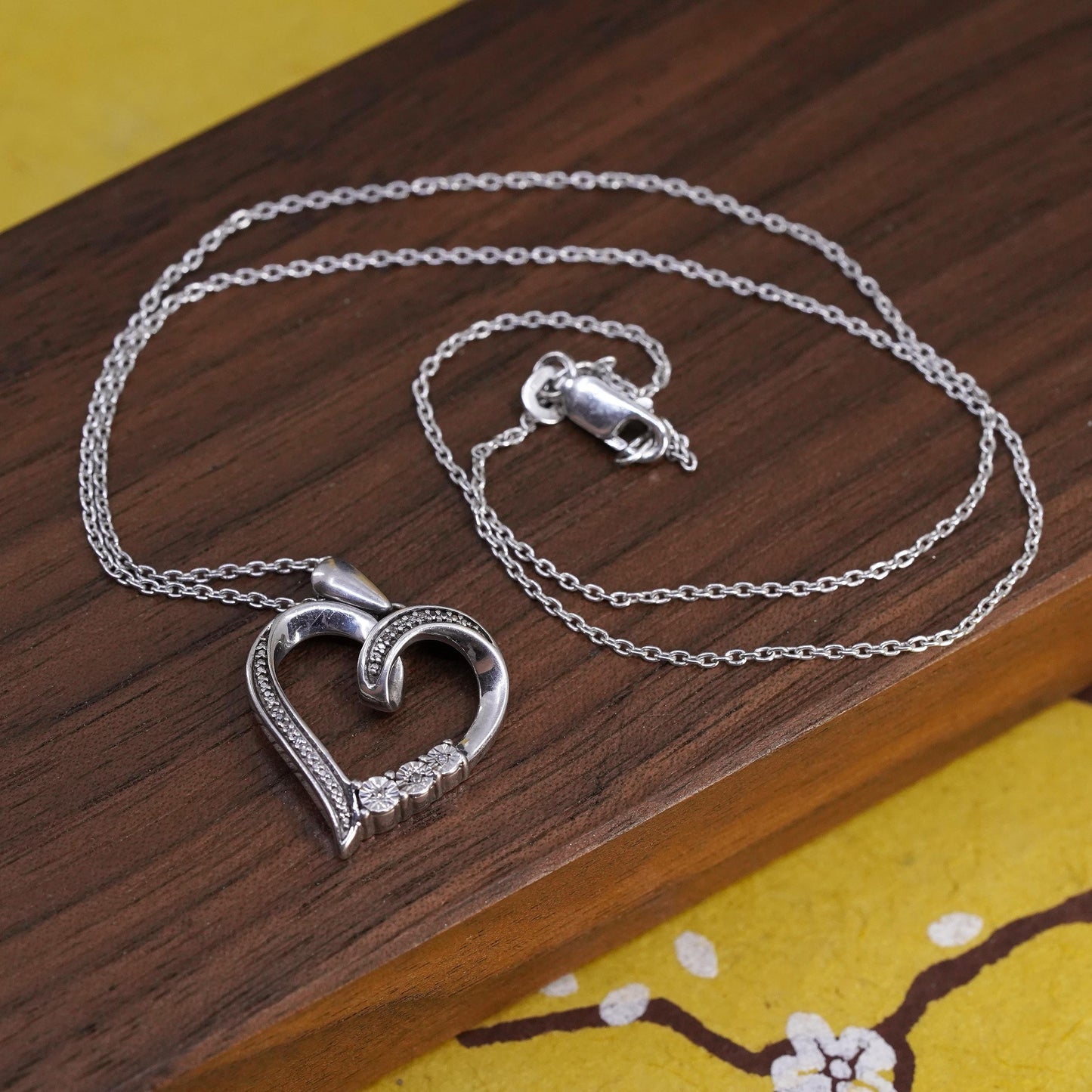 18”, Vintage sterling silver circle necklace 925 genuine diamonds heart pendant