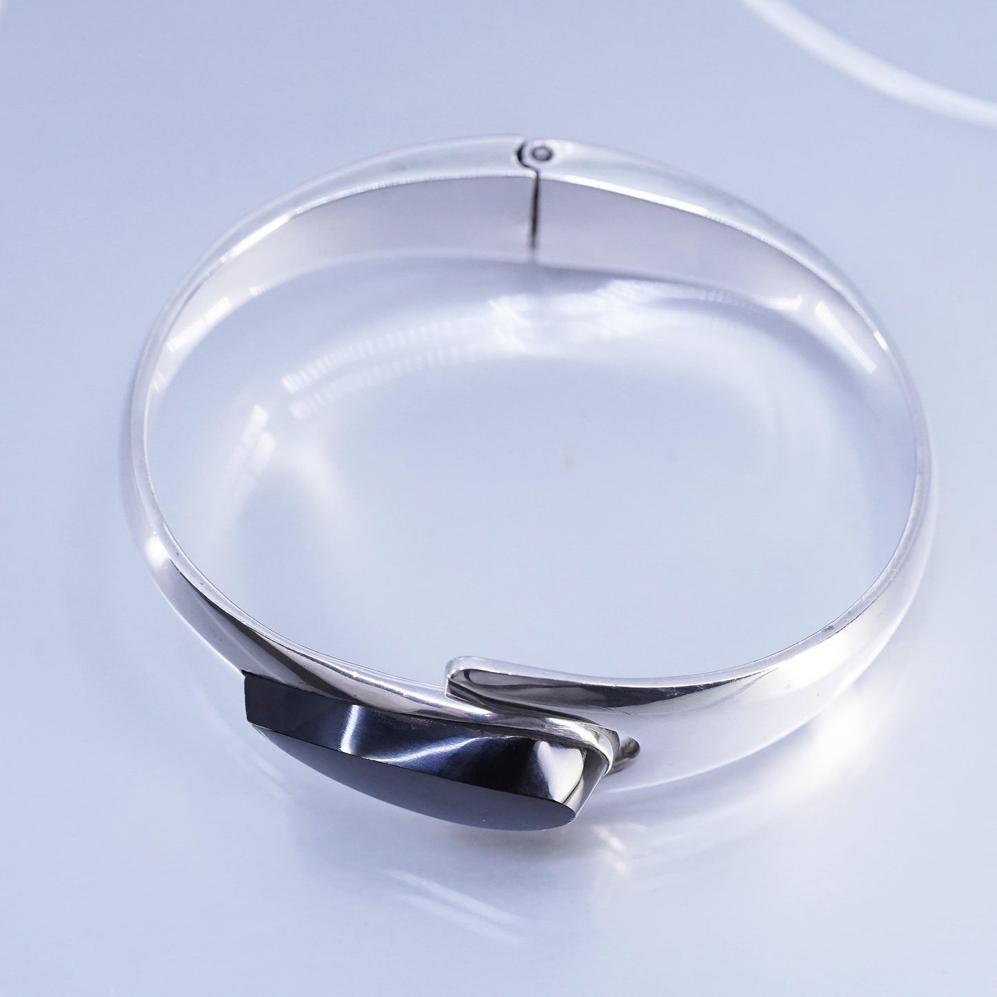 6.75”, VTG Mexican Sterling 925 silver bracelet, hinged bangle teardrop onyx