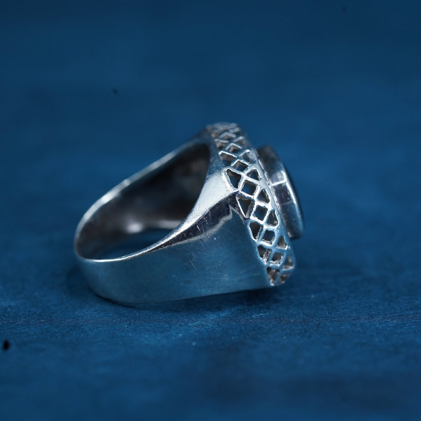 Size 7, vintage Sterling 925 silver handmade ring with onyx filigree details