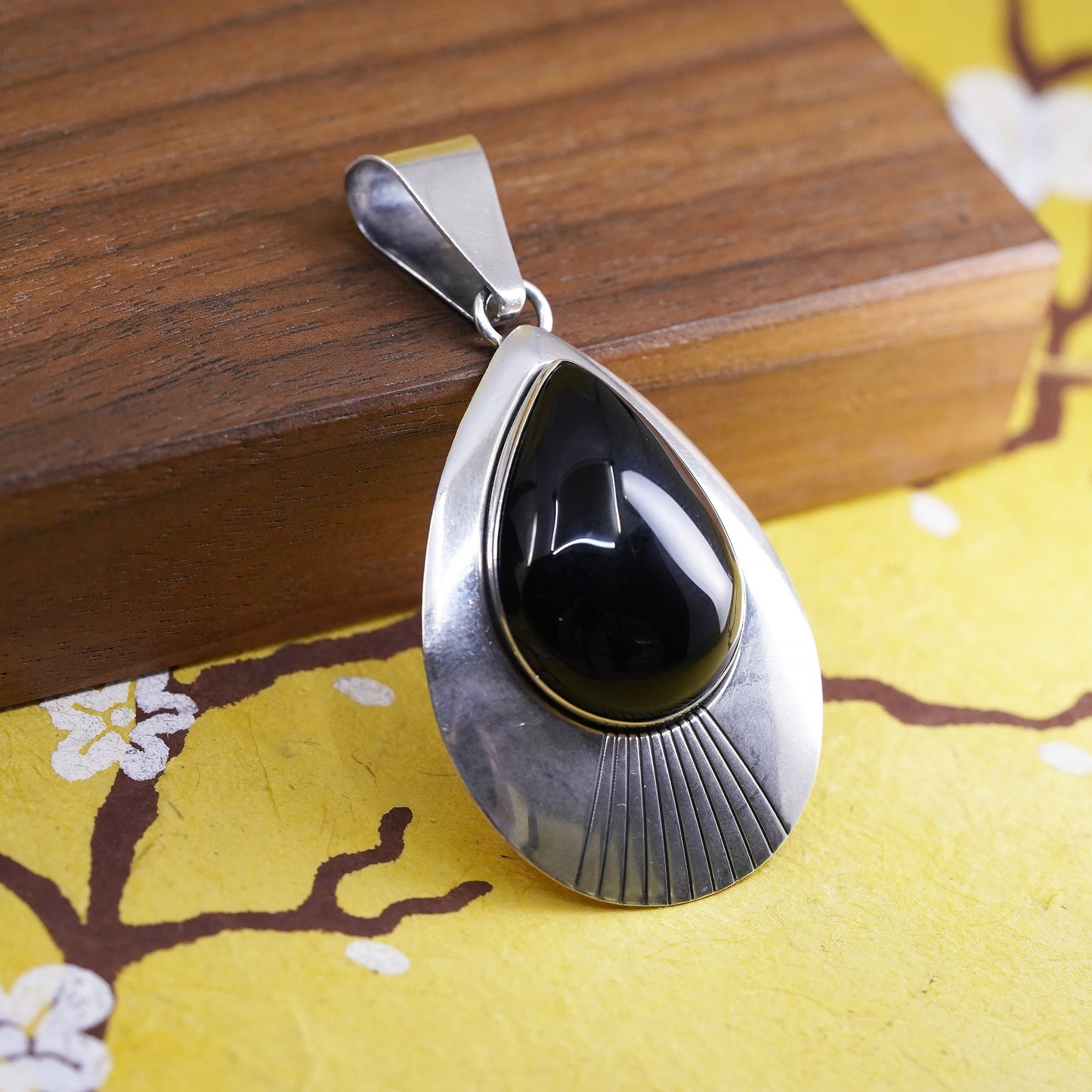 Vintage Native American Sterling silver pendant, Mexico 925 teardrop black onyx