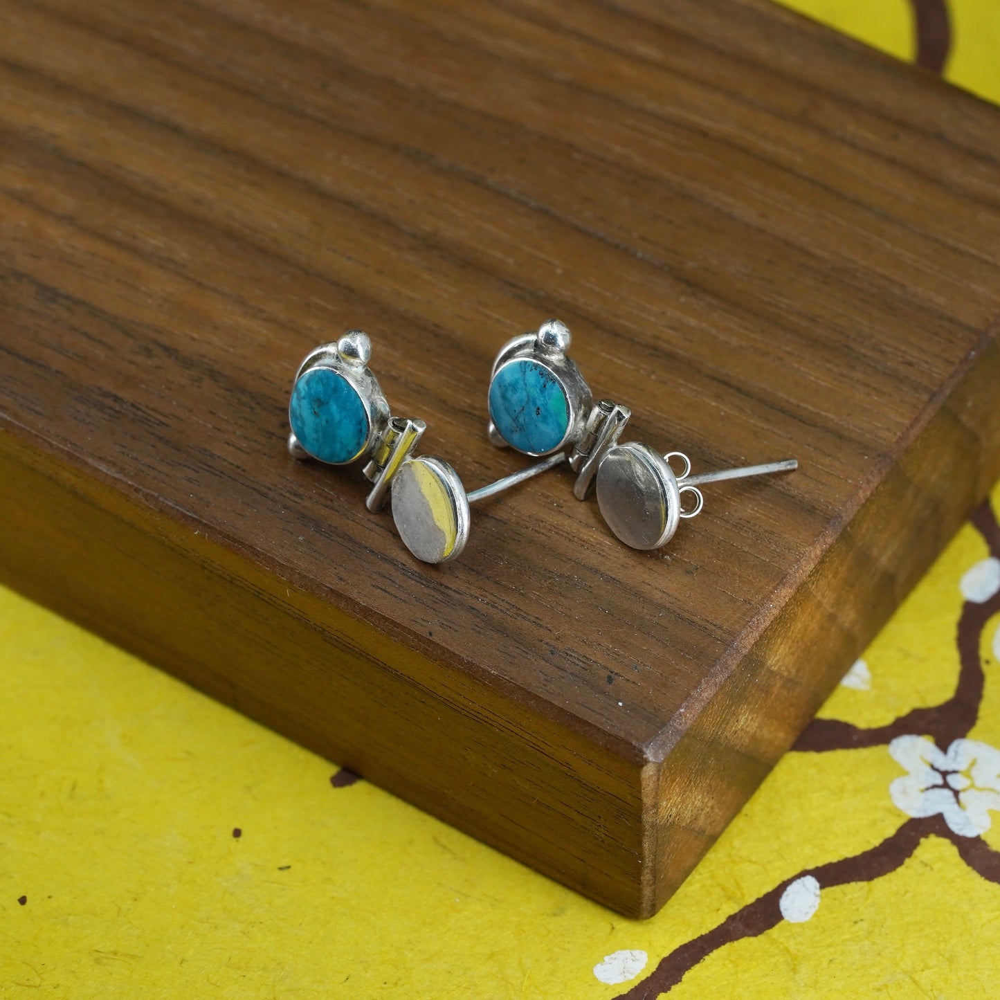 Vintage Sterling 925 silver southwestern handmade earrings with turquoise