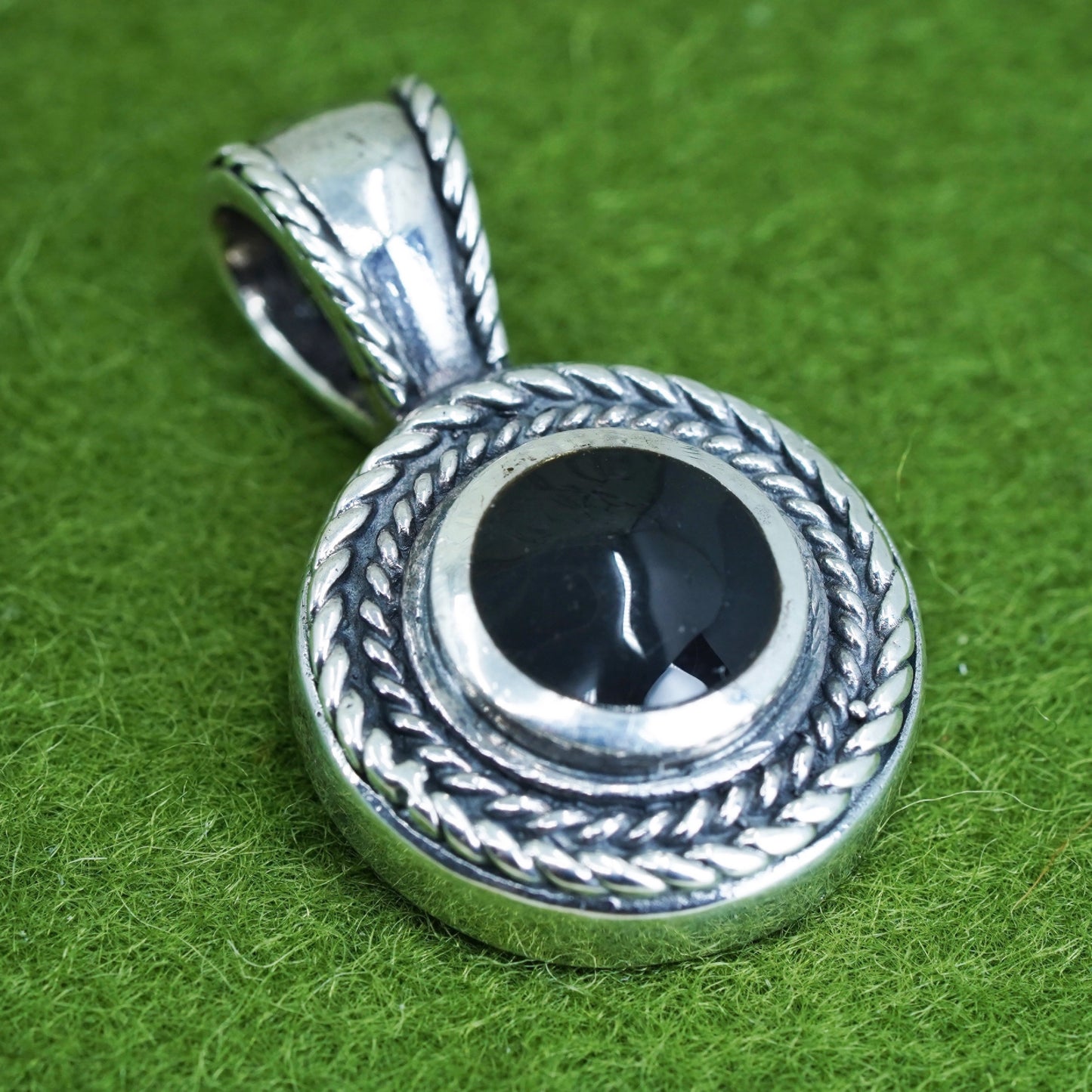 vintage handmade sterling silver pendant, Mexico 925 circle with black onyx