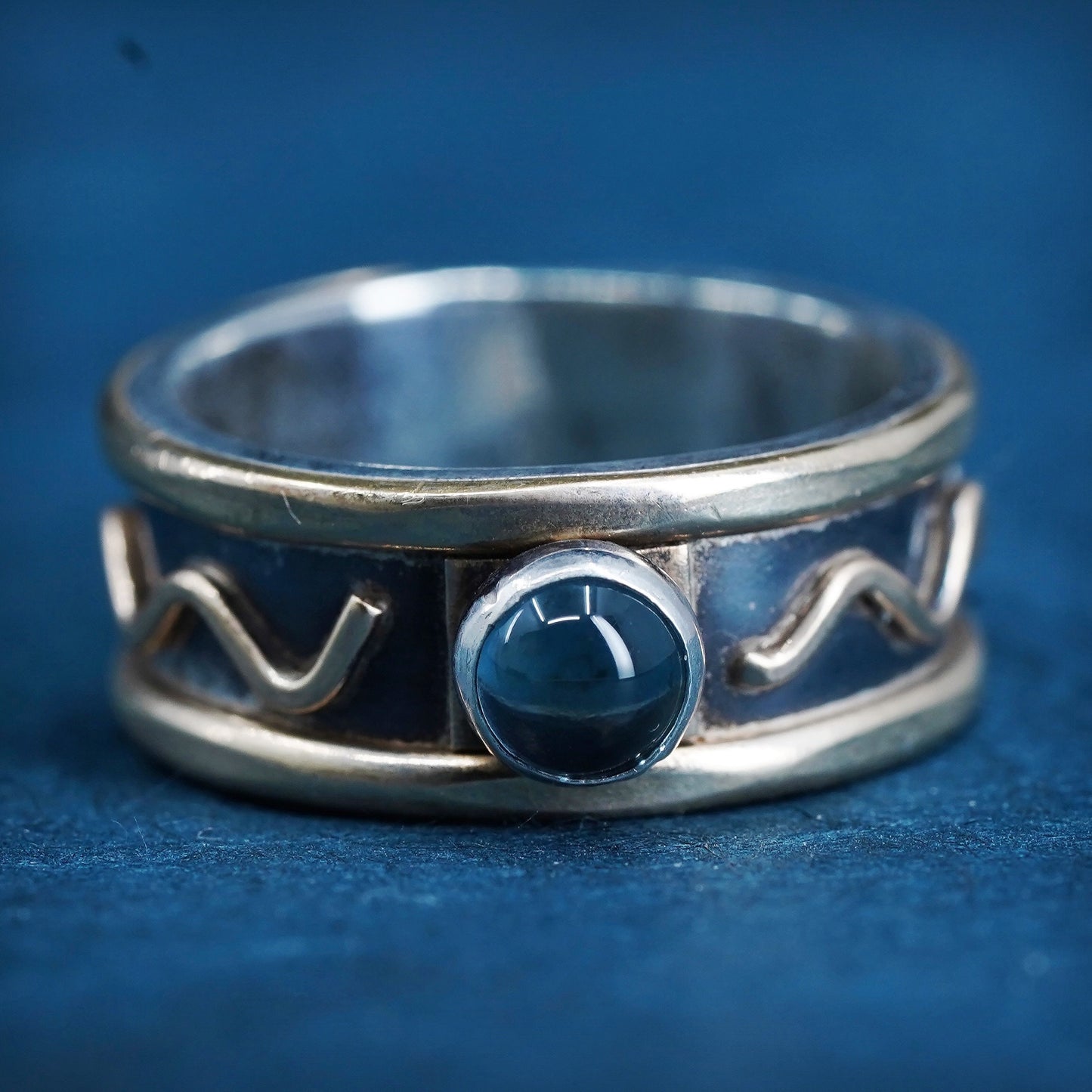 Size 5.75, two tone sterling silver band with blue crystal wavy lines, 925 ring