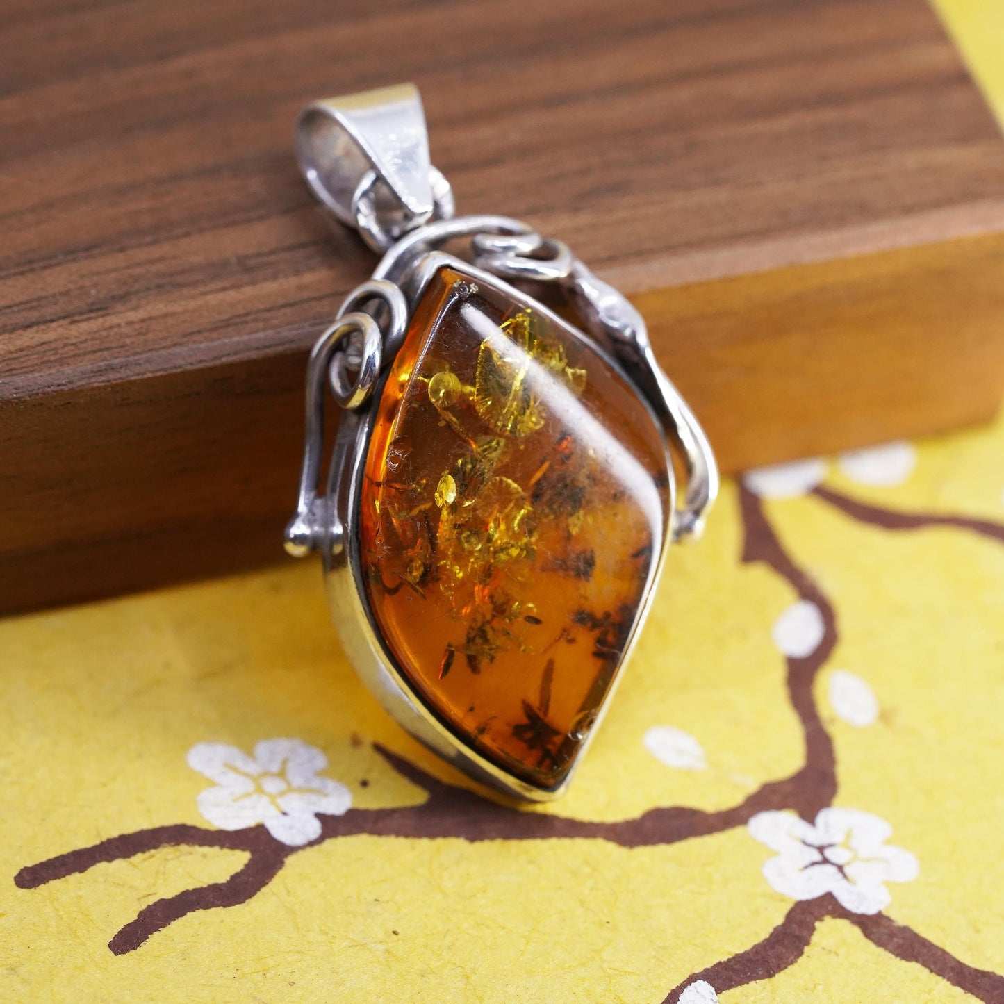 Vintage Sterling silver 925 handmade pendant with Amber and leaves