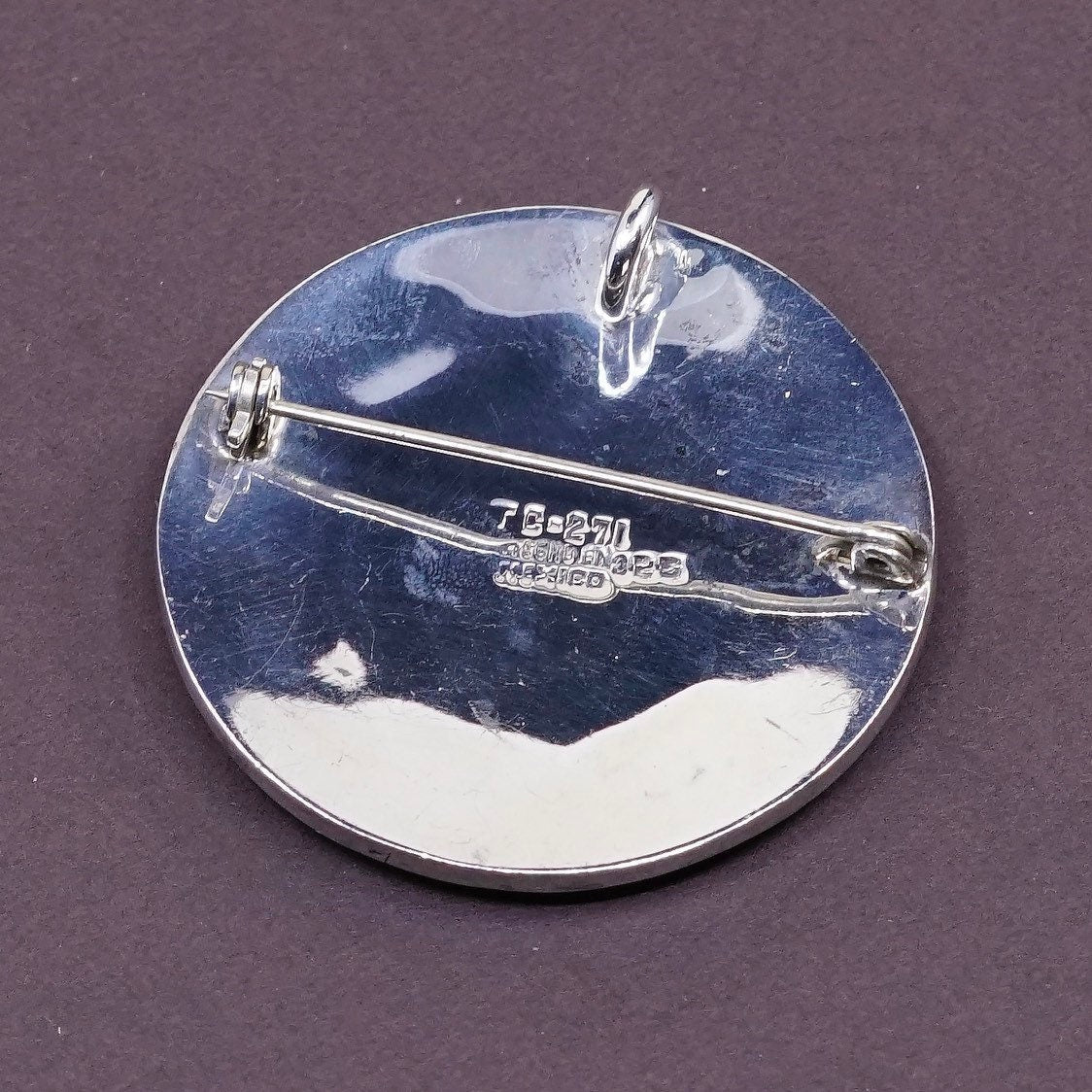 Vintage mexico handmade sterling 925 silver round shaped brooch, pendant with Mayan calendar embossed, stamped 925 mexico TC 271