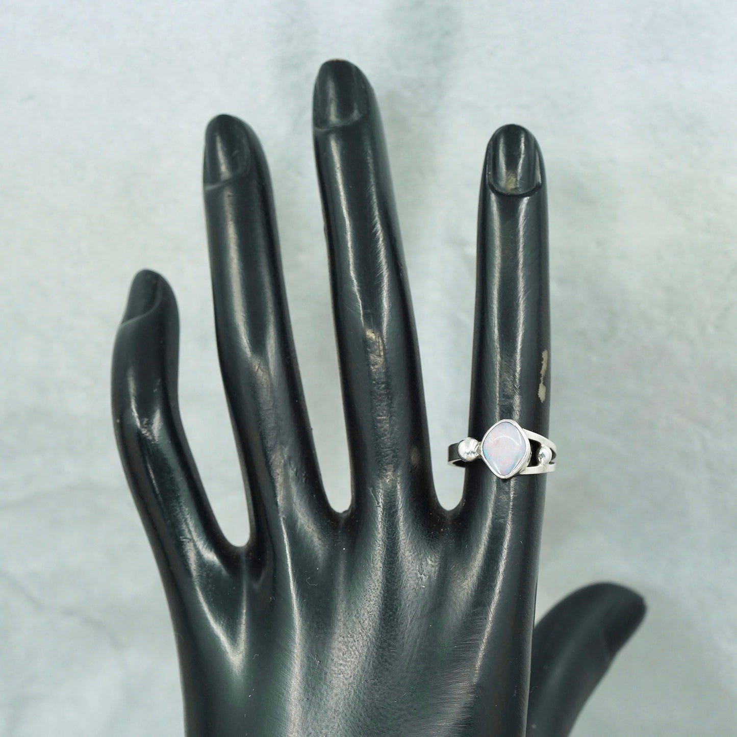 Size 6, vintage southwestern Sterling 925 silver handmade ring with opal