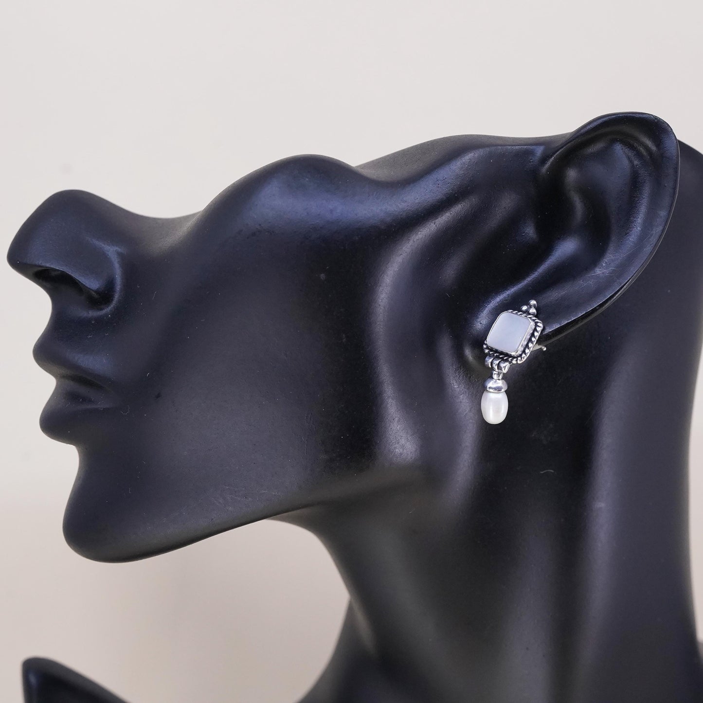 VTG sterling 925 silver single earring with mother of pearl square and pearl