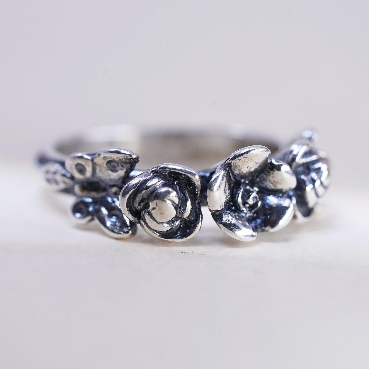 Size 6.25, VTG Israel Pz Or Paz Sterling silver ring, 925 flower stackable band