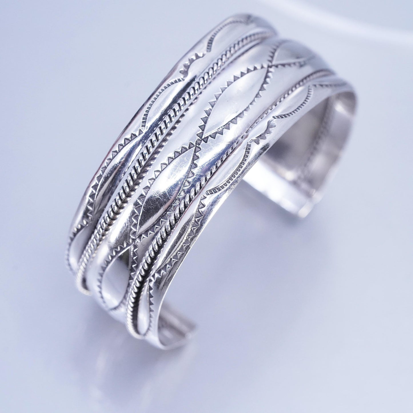 7.25”, Native American Tahe Navajo Sterling 925 silver bracelet, rocker cuff
