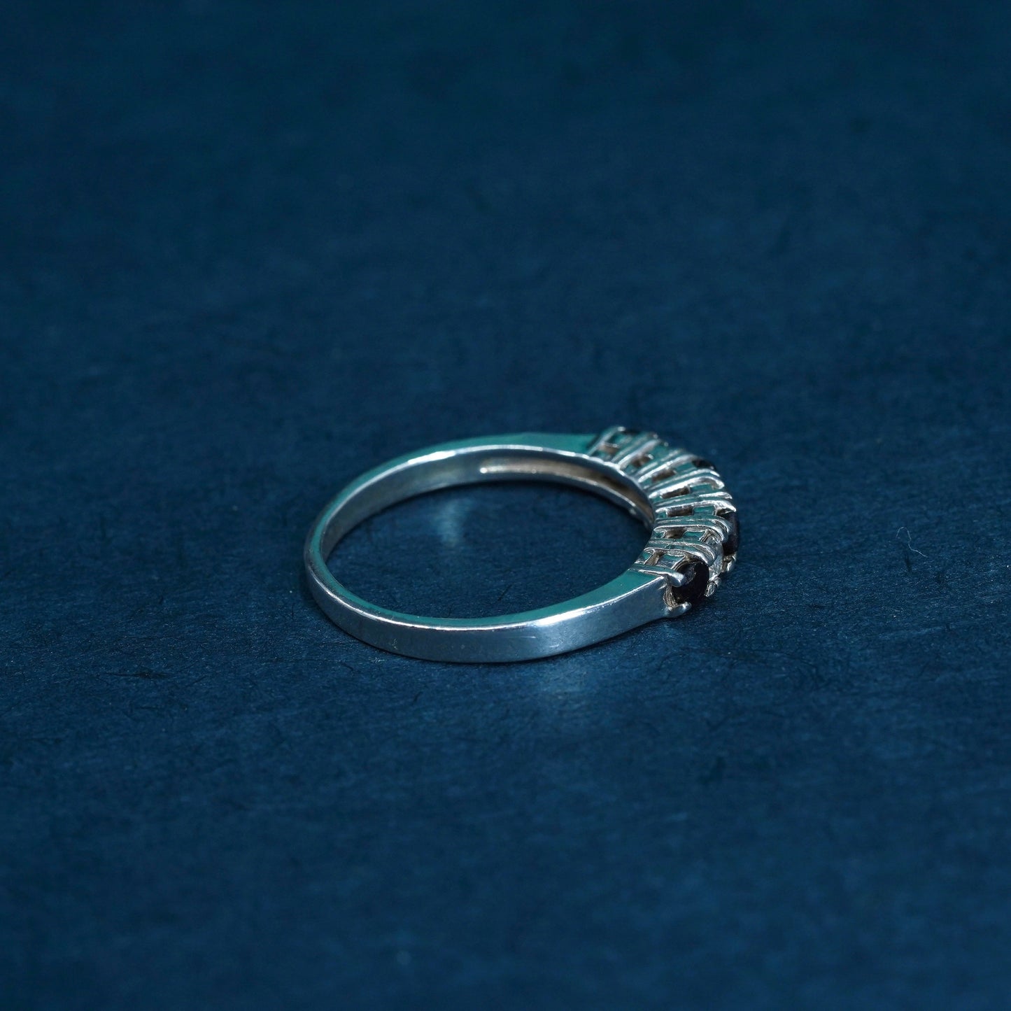 Size 8, vintage Sterling 925 silver handmade stackable band ring with sapphire