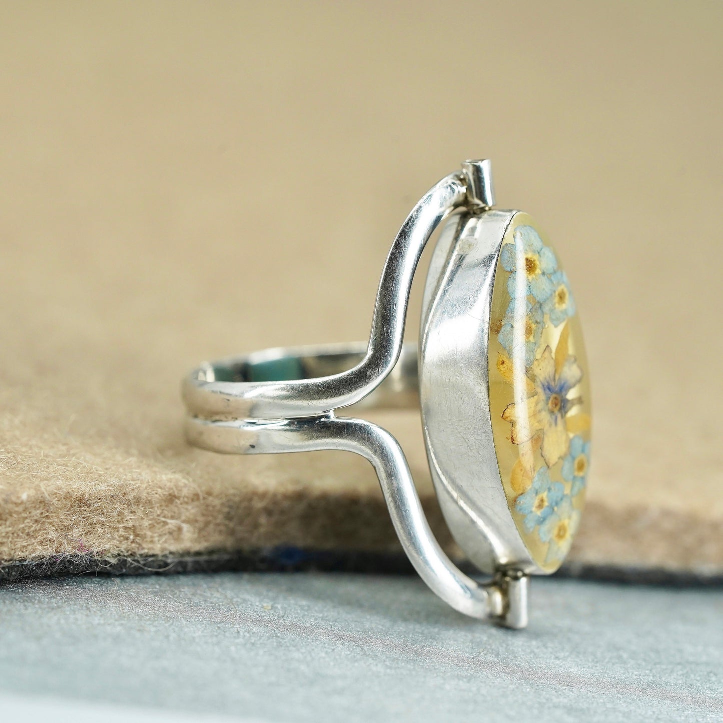 Size 7.5, Vintage Sterling 925 silver spin ring with turquoise and resin flower