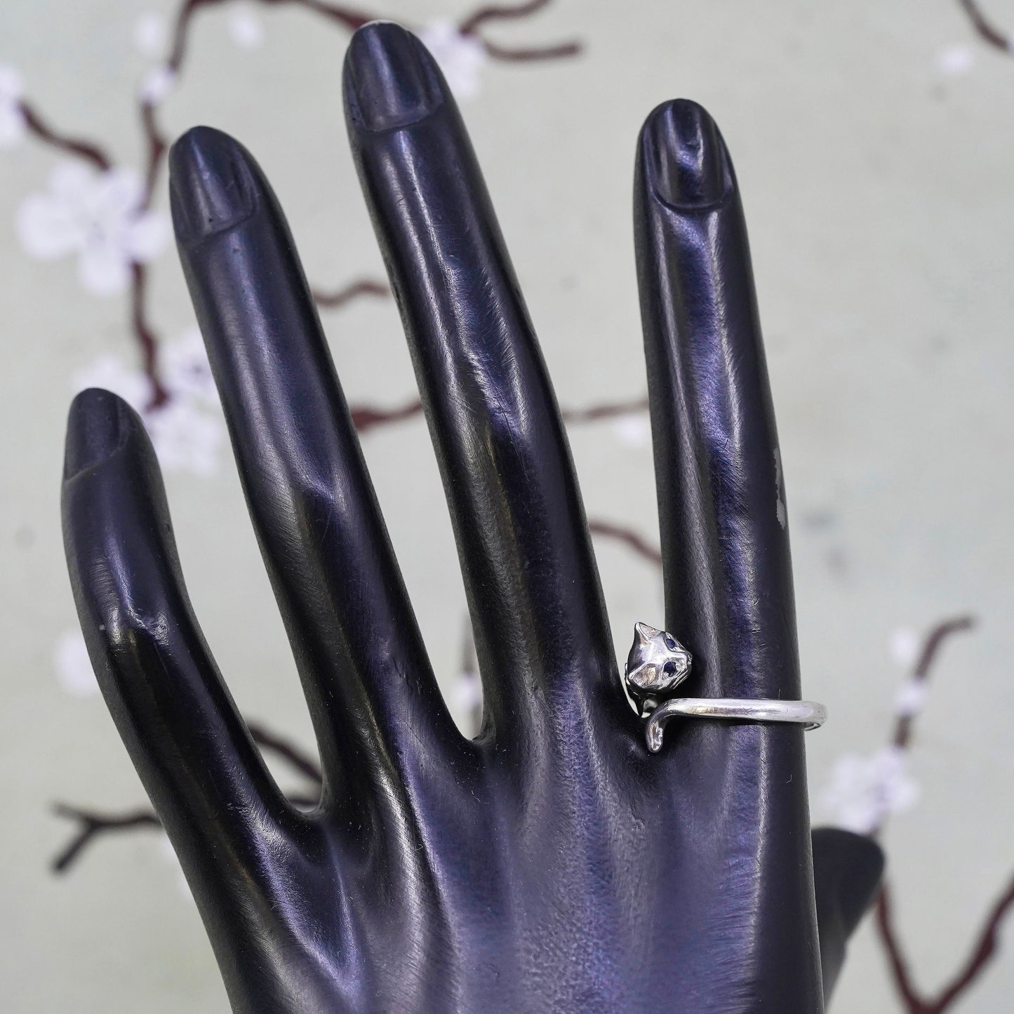 Size 7.5, vintage sterling silver handmade ring. 925 silver cat band