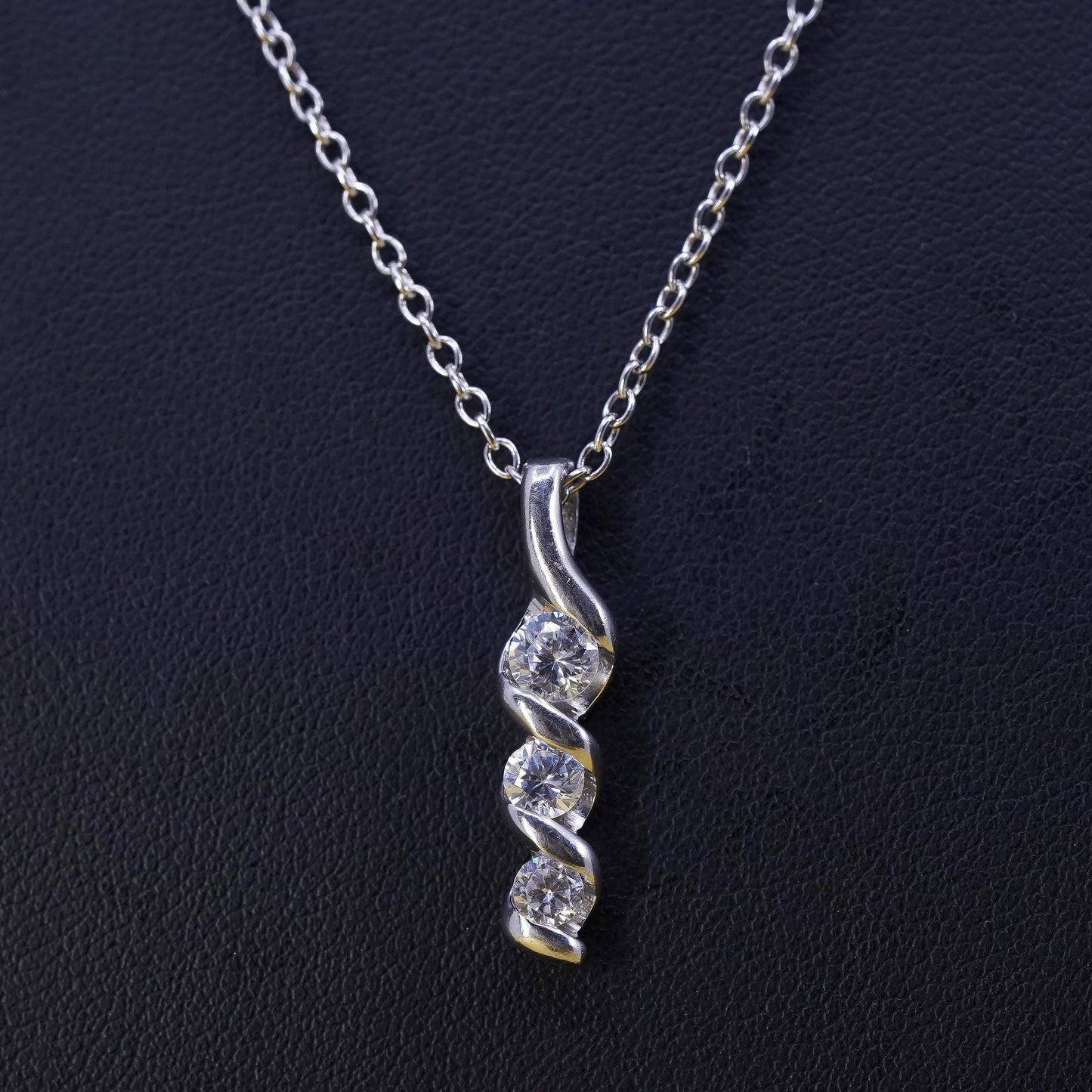 18", vintage Sterling silver necklace, Italy 925 circle chain with cz pendant