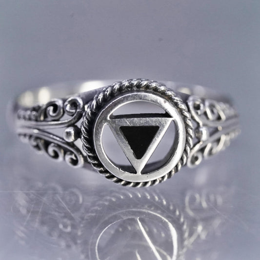 Size 7.25, VTG Sterling 925 silver handmade triangular ring w/ onyx inlay cable