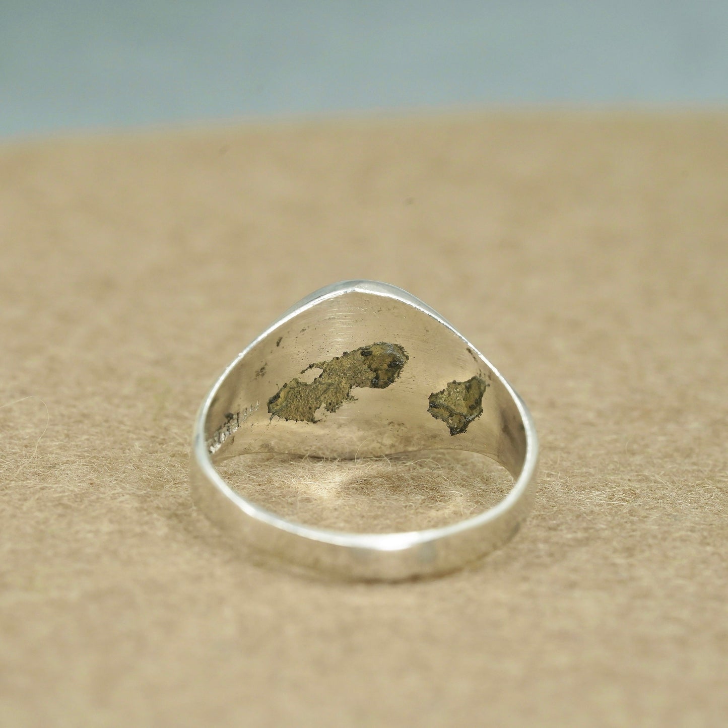 Size 12.5, vintage Mexican Sterling 925 silver handmade ring with onyx inlay
