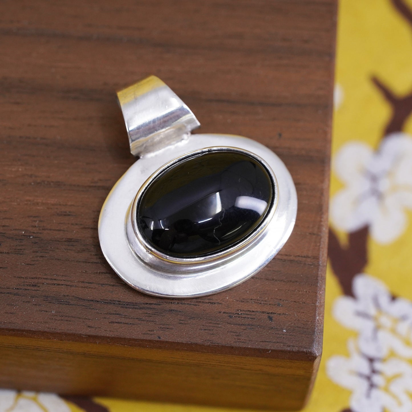 Vintage Mexican Sterling 925 silver handmade oval pendant with onyx