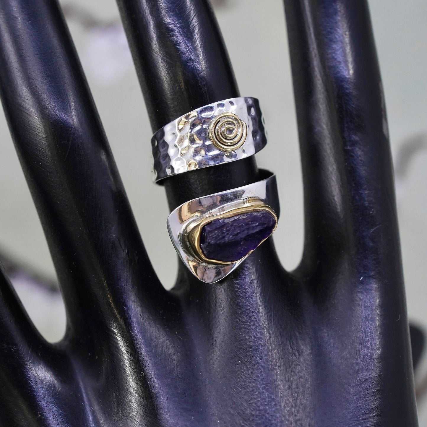 Size adjustable, VTG two tone sterling 925 silver wrap band ring with amethyst