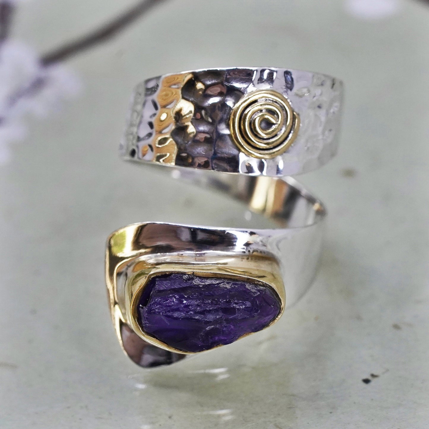 Size adjustable, VTG two tone sterling 925 silver wrap band ring with amethyst