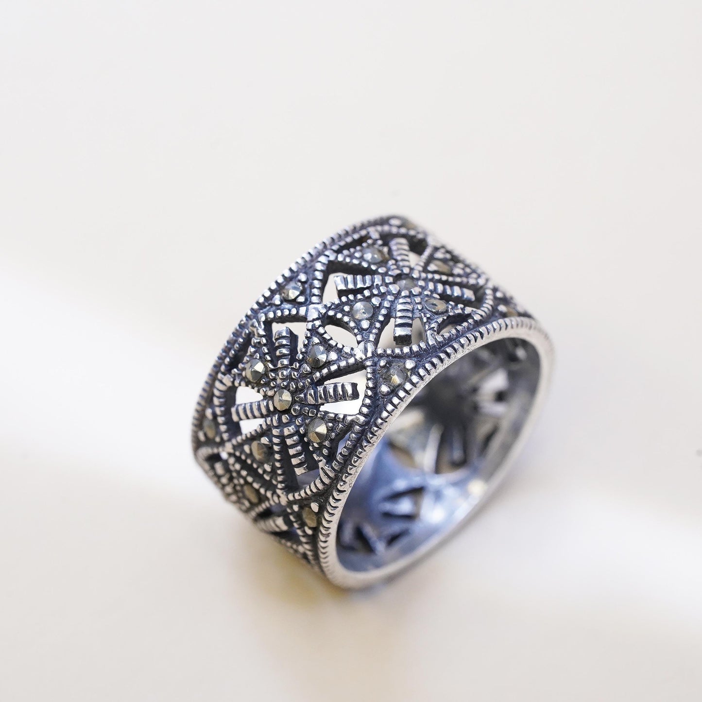 Size 8.5, VTG Sterling silver ring, 925 filigree cross band cluster Marcasite