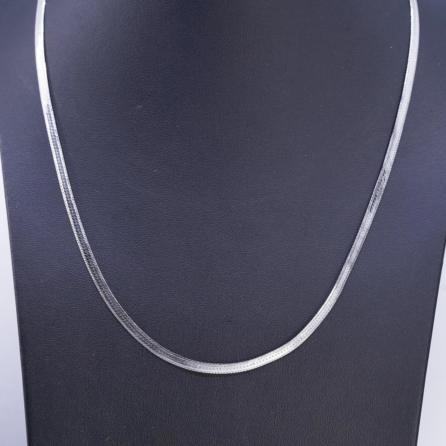 20", vintage Italian Sterling 925 silver textured herringbone chain necklace