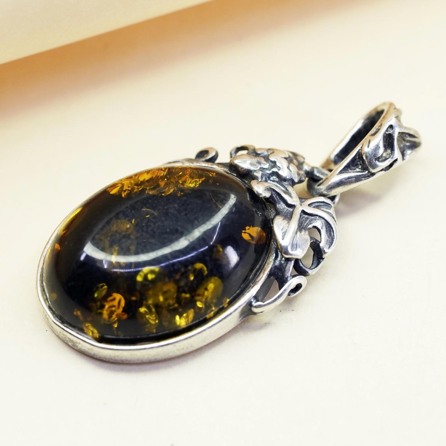 Vintage sterling 925 silver handmade pendant with amber and leaves details