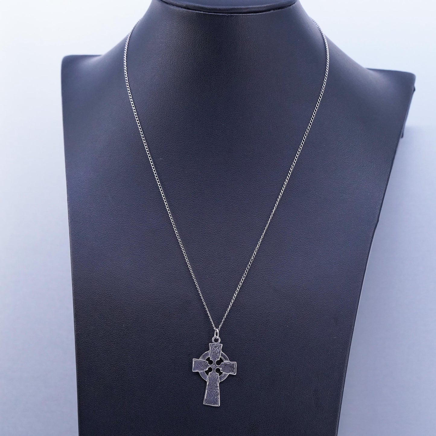 18”, VTG Sterling 925 silver box necklace with Irish Celtic knot cross pendant