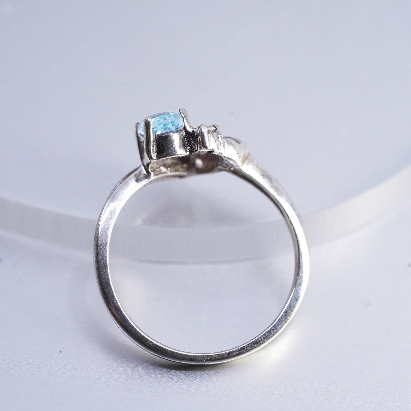 size 6, Vintage Sterling Silver 925 oval cut topaz ring with Diamond detail