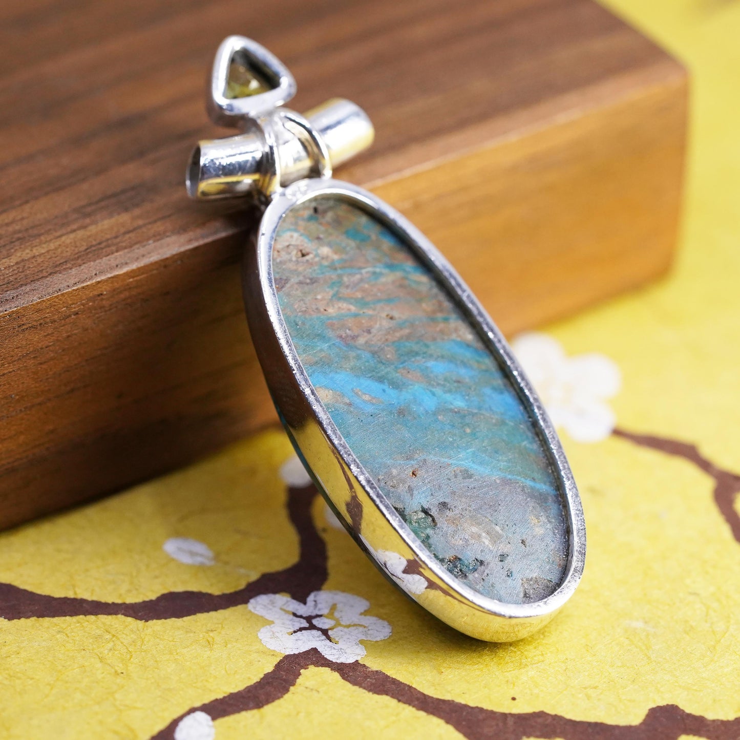 Vintage Southwestern Sterling 925 silver oval pendant w/ moss agate and peridot
