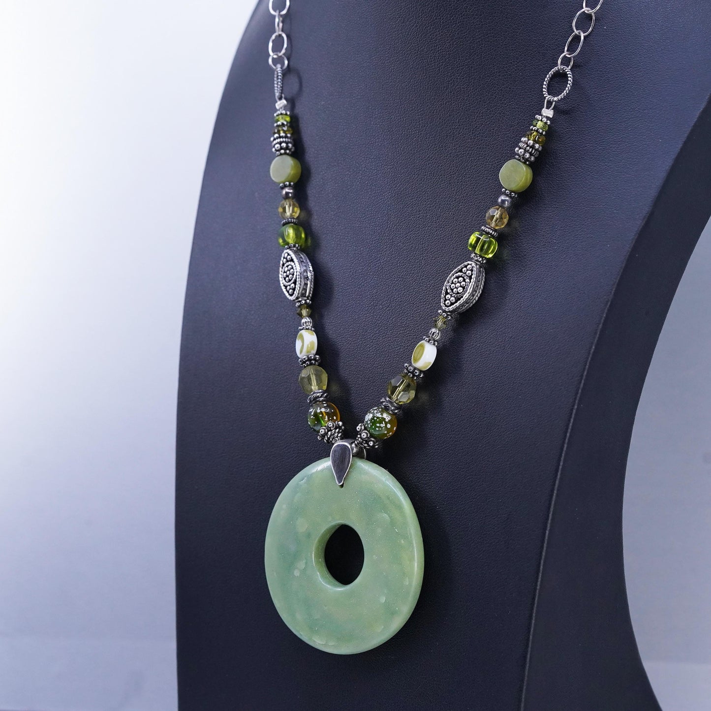 19" Sterling 925 silver flatten oval chain necklace jade looking rubber pendant