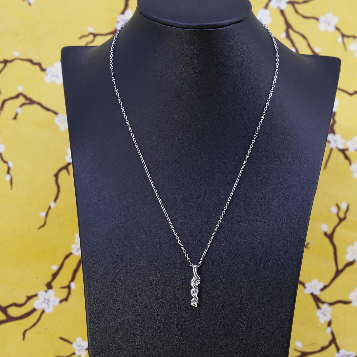 18", vintage Sterling silver necklace, Italy 925 circle chain with cz pendant