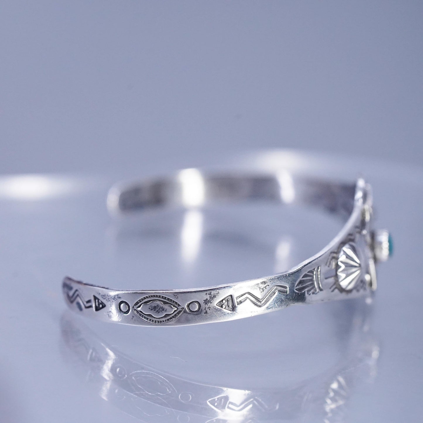 6.25”, Navajo Native American Sterling 925 silver bracelet arrow cuff turquoise