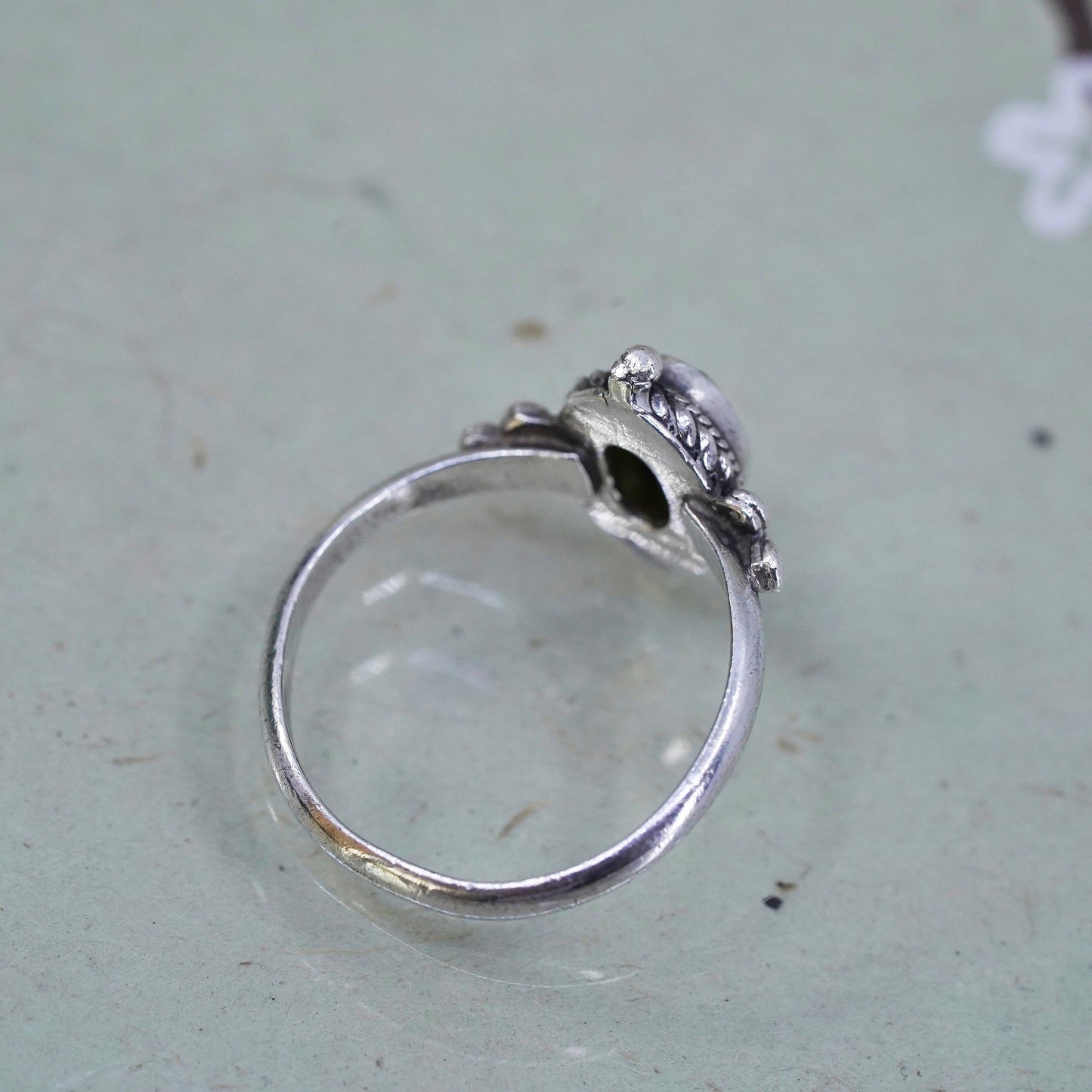 Size 7, Vintage sterling 925 silver handmade ring with peridot and beads