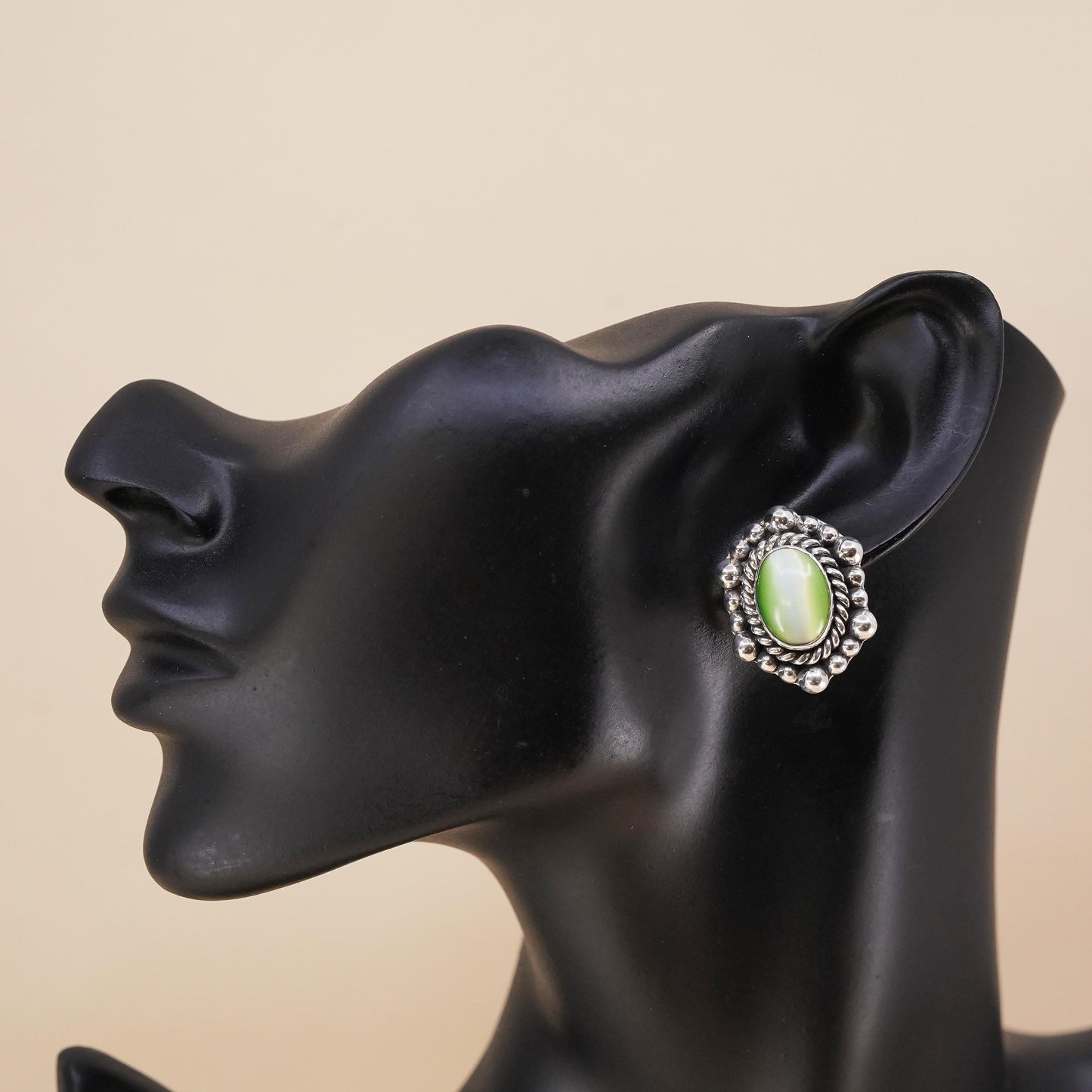 Mexican sterling silver single earring, 925 silver clip on with green cat’s eye